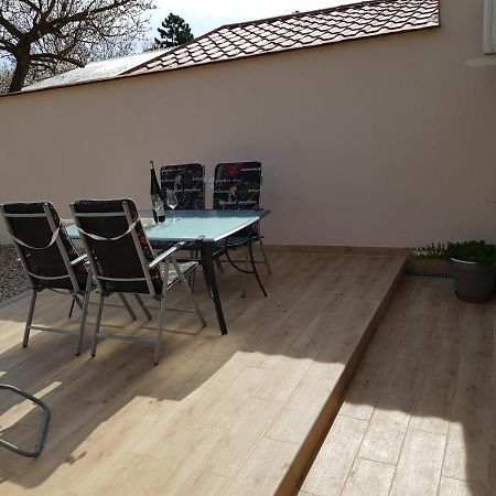 Apartman S Vinnym Sklepem Viktorie Pouzdrany Zewnętrze zdjęcie