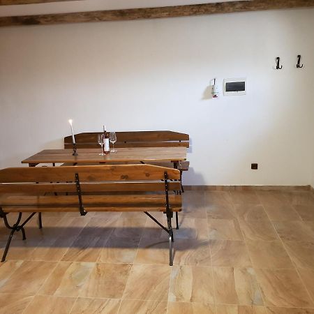 Apartman S Vinnym Sklepem Viktorie Pouzdrany Zewnętrze zdjęcie