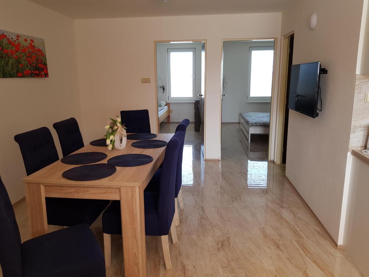 Apartman S Vinnym Sklepem Viktorie Pouzdrany Zewnętrze zdjęcie