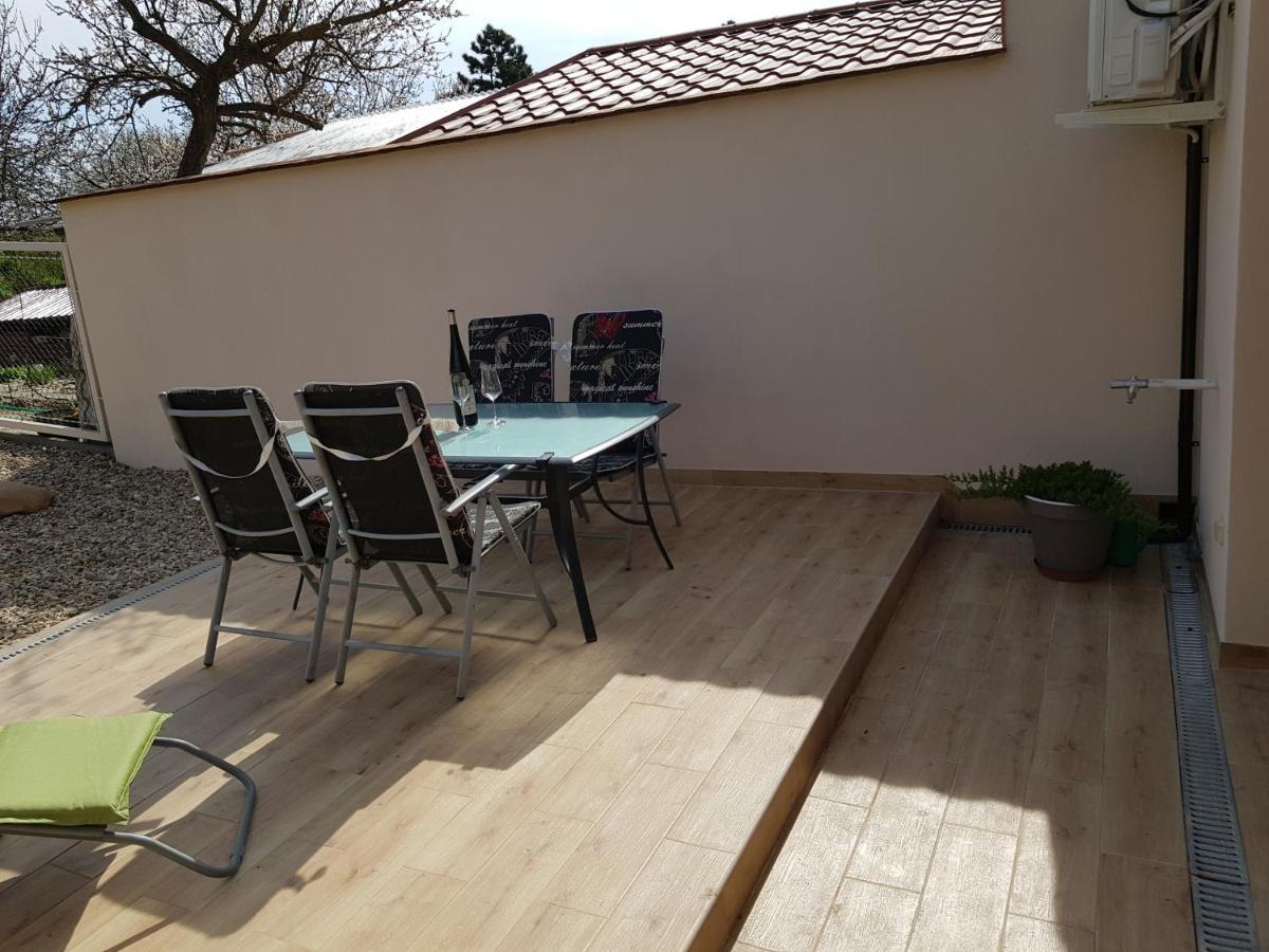 Apartman S Vinnym Sklepem Viktorie Pouzdrany Zewnętrze zdjęcie