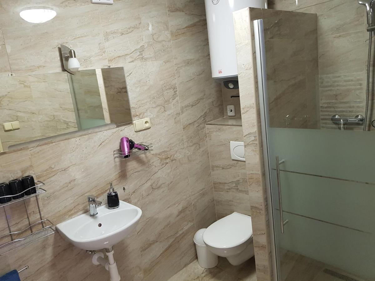 Apartman S Vinnym Sklepem Viktorie Pouzdrany Zewnętrze zdjęcie