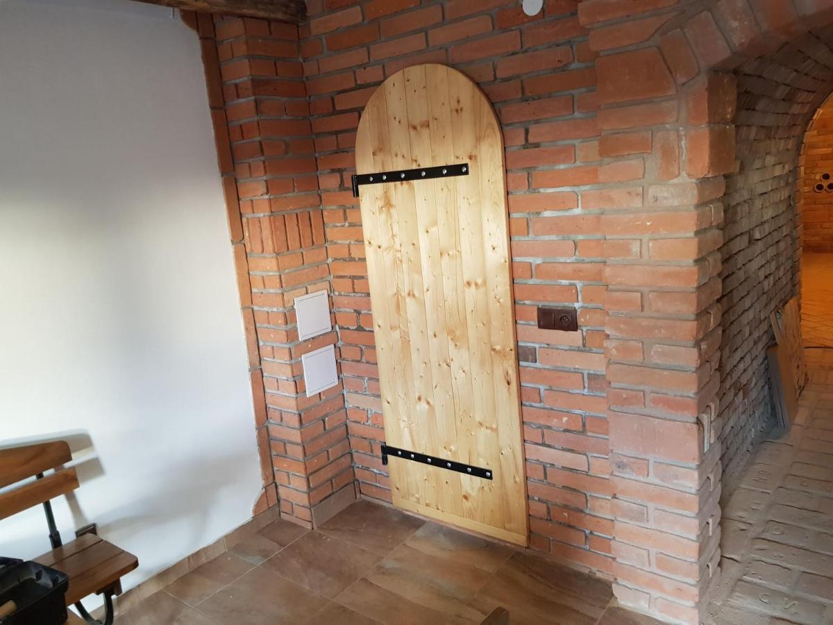 Apartman S Vinnym Sklepem Viktorie Pouzdrany Zewnętrze zdjęcie