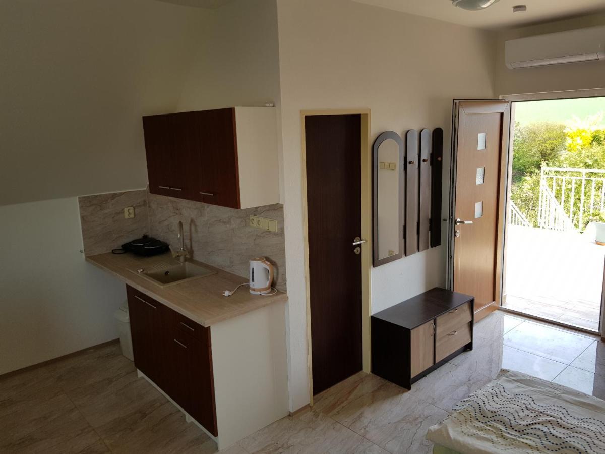 Apartman S Vinnym Sklepem Viktorie Pouzdrany Zewnętrze zdjęcie