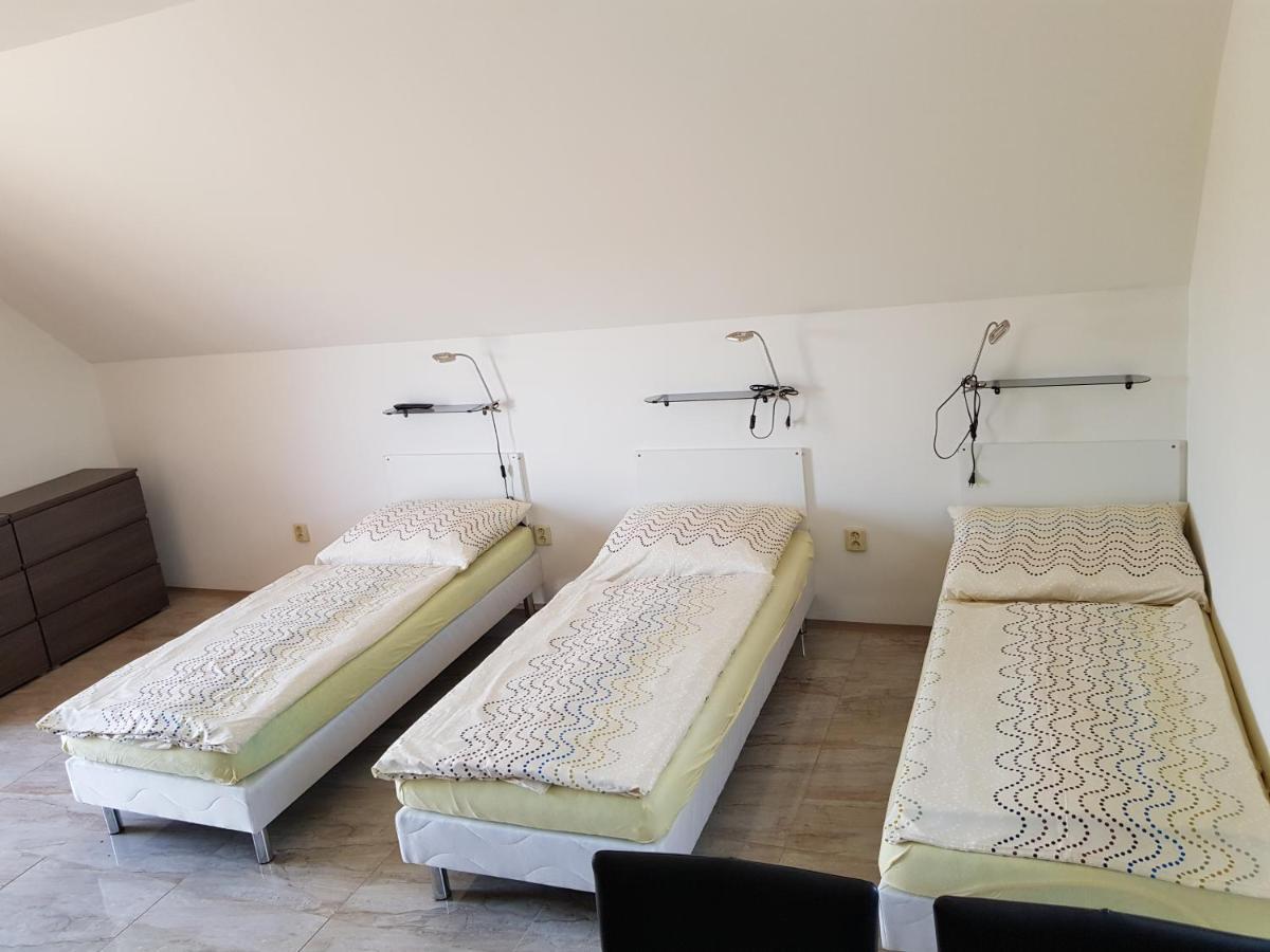 Apartman S Vinnym Sklepem Viktorie Pouzdrany Zewnętrze zdjęcie