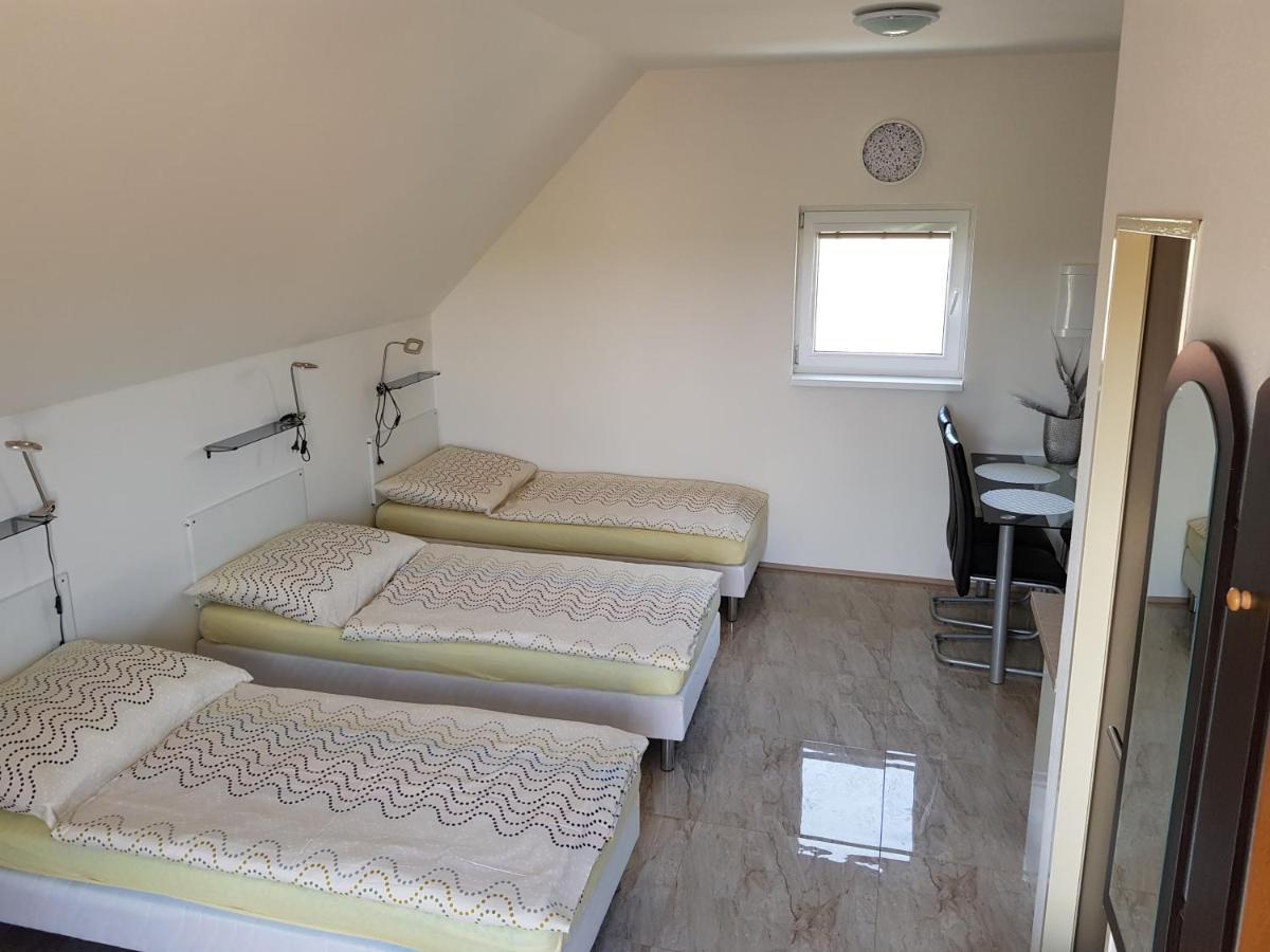Apartman S Vinnym Sklepem Viktorie Pouzdrany Zewnętrze zdjęcie