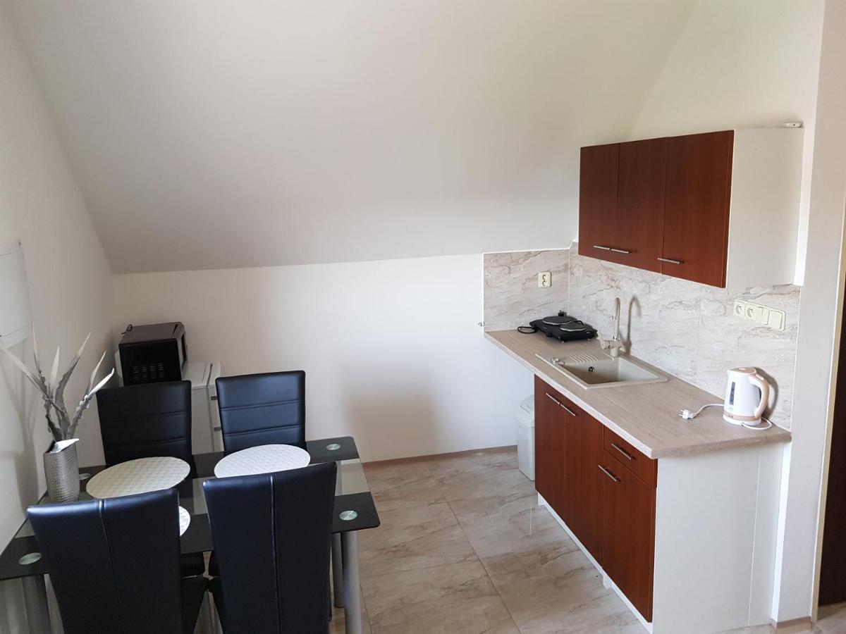 Apartman S Vinnym Sklepem Viktorie Pouzdrany Zewnętrze zdjęcie