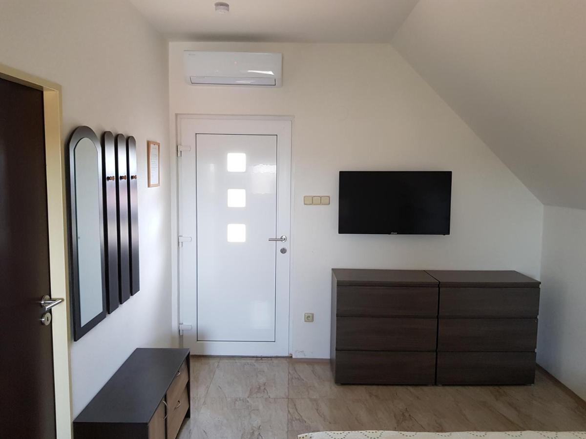 Apartman S Vinnym Sklepem Viktorie Pouzdrany Zewnętrze zdjęcie